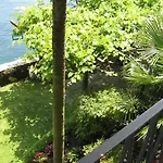 Monziani, Exclusive Island Lakeside Hotel *
