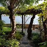Monziani, Exclusive Island Lakeside ホテル *