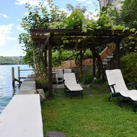 Monziani, Exclusive Island Lakeside Villa *