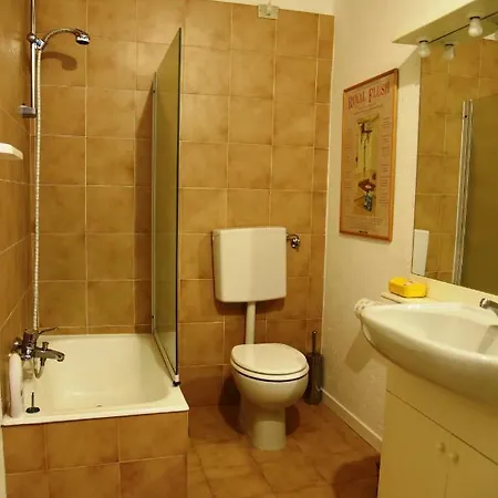 Monziani, Exclusive Island Lakeside Hotel *