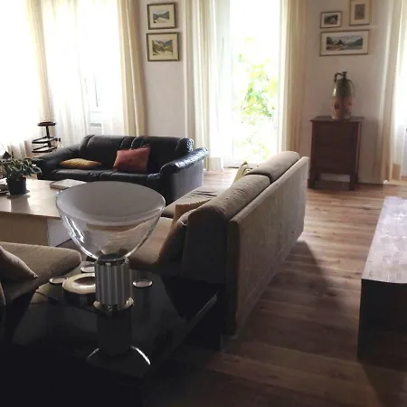 Monziani, Exclusive Island Lakeside מלון אורטה סאן ג'יוליו