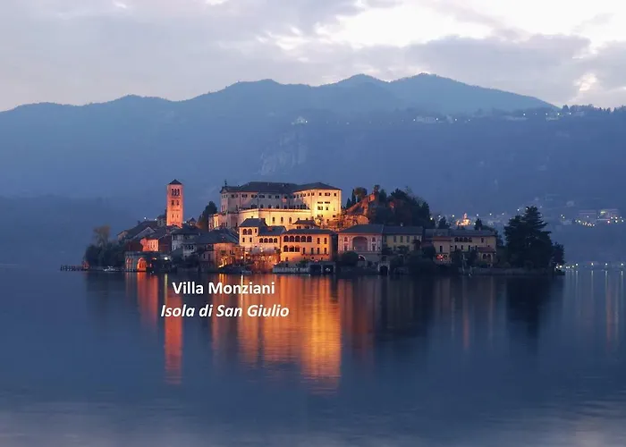 Monziani, Exclusive Island Lakeside Hotell