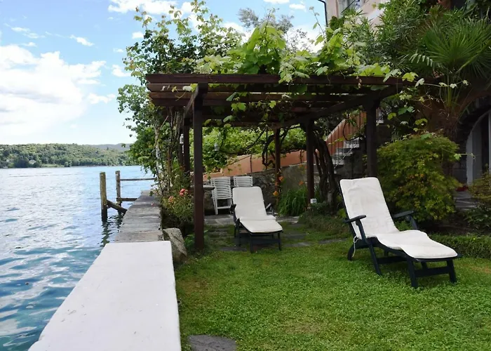 Monziani, Exclusive Island Lakeside Hotell *