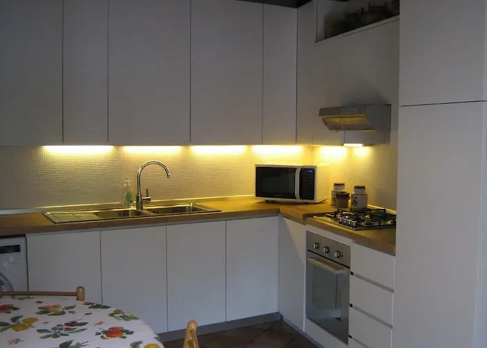 Monziani, Exclusive Island Lakeside Hotell *